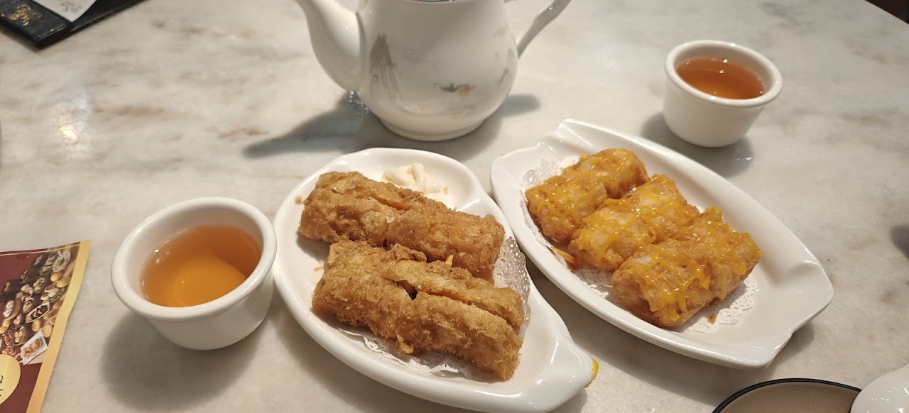 Beancurd skin rolls and dipping sauce on the table at Jin Xuan Hong Kong Restaurant