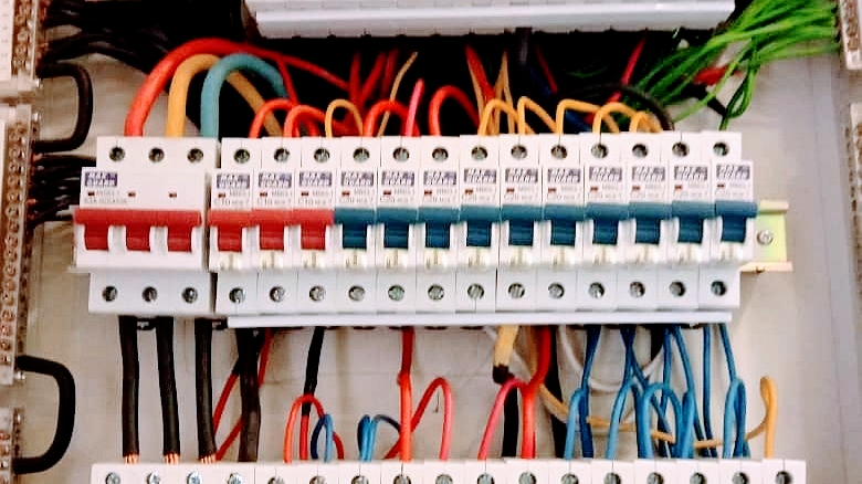 Kinetic Electrical — real distribution board / MCB panel job