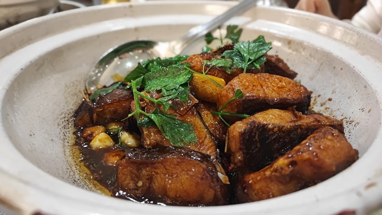 Braised pork belly claypot at OUG Jade
