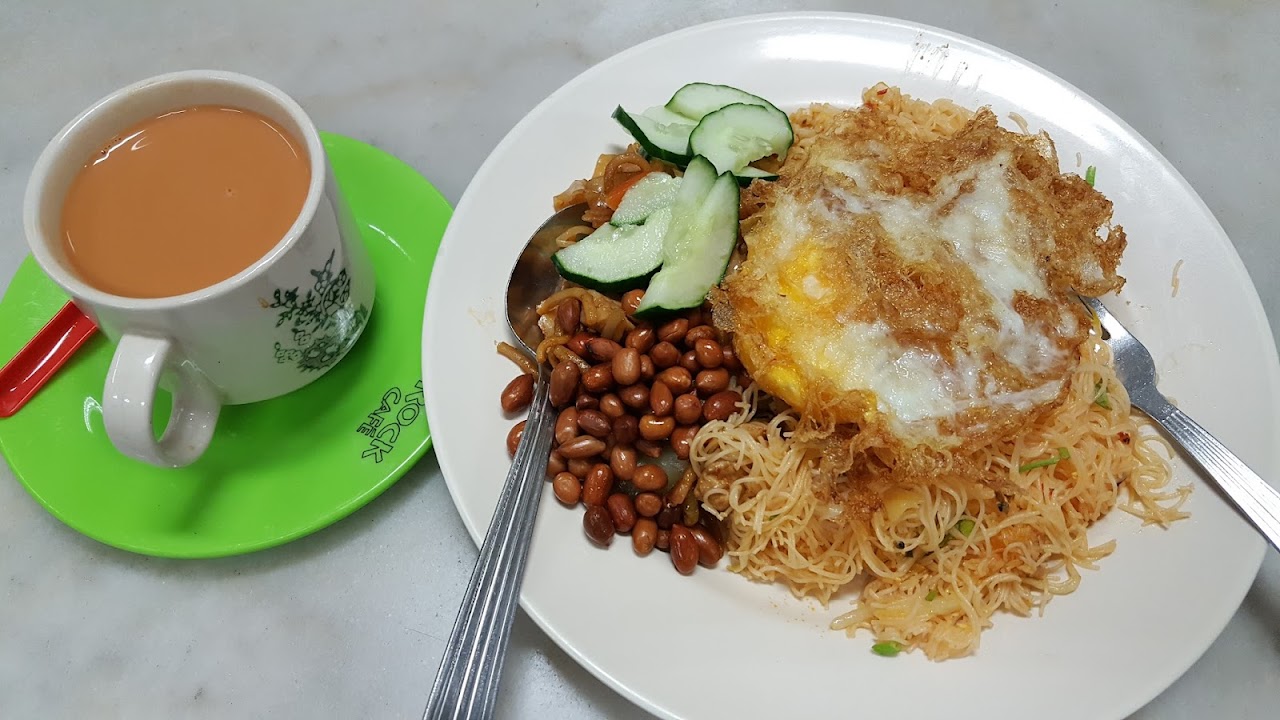 Mee goreng breakfast set with teh tarik