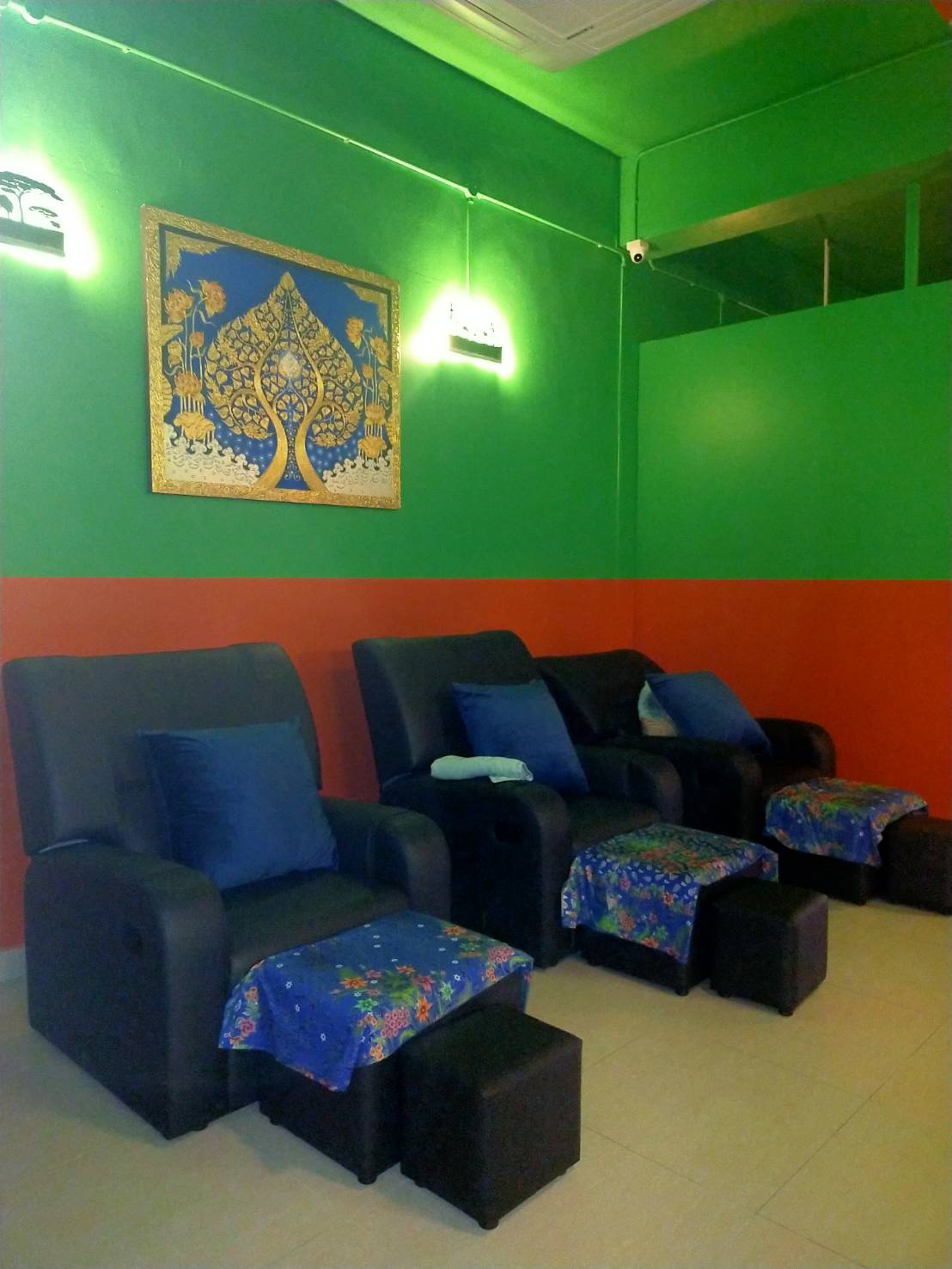 Foot massage recliner lounge