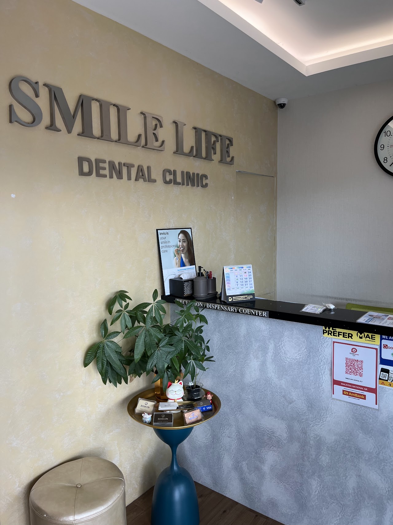 Smile Life Dental Clinic reception counter