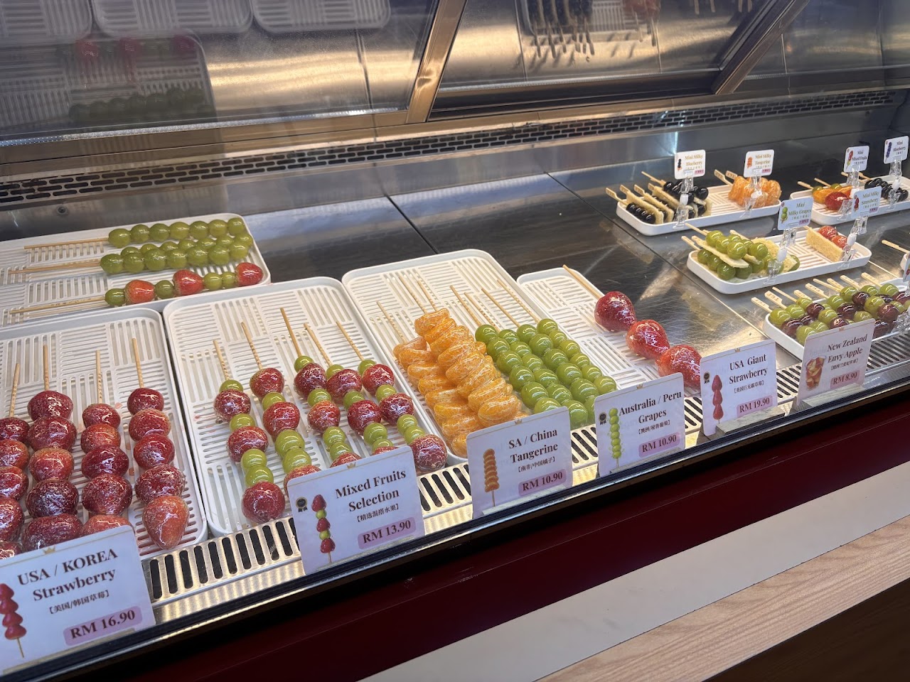 Mixed fruit tanghulu display case